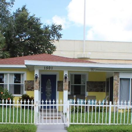 Traditional Cozy Historic Tampa Home Exterior photo